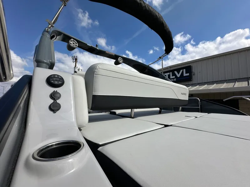 Slide: The Image of Harris Grand Mariner 250 2026 - 52