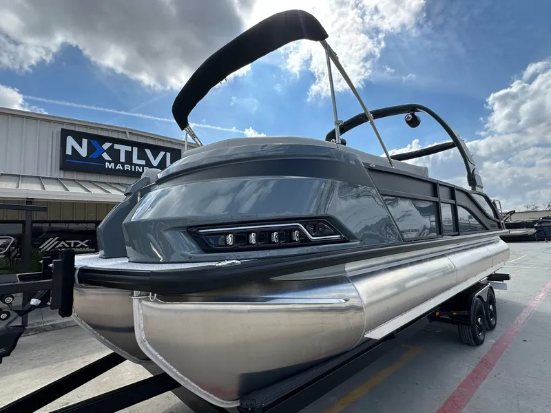 Slide: The Image of Harris Grand Mariner 250 2026 - 9