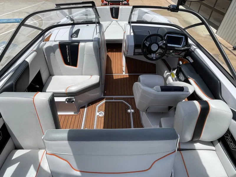 Slide: The Image of Nautique G23 2015 - 32