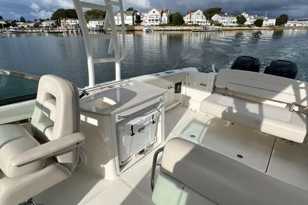 Slide: The Image of Boston Whaler 270 Vantage 2015 - 4