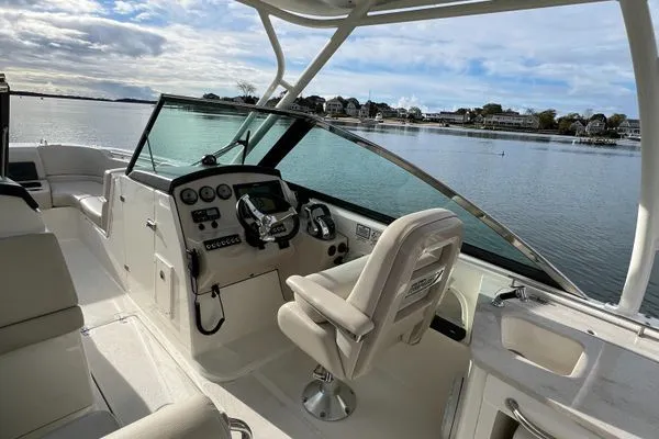 Slide: The Image of Boston Whaler 270 Vantage 2015 - 5