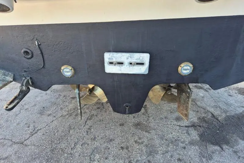 Slide: The Image of Rear view of 2007 Sea Ray Sundancer 310 boat hull and propellers. - 74