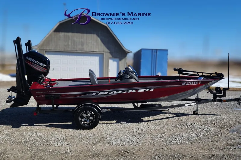The Image of 2019 Tracker Pro Team 175 TXW boat with Mercury engine at Brownie's Marine. - 1