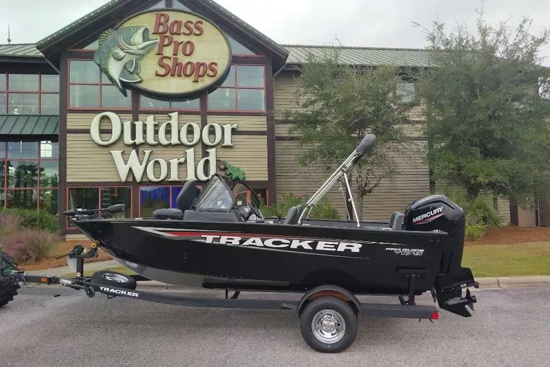 Slide: The Image of 2026 Tracker Pro Guide V-175 Combo boat at Bass Pro Shops Outdoor World. - 4