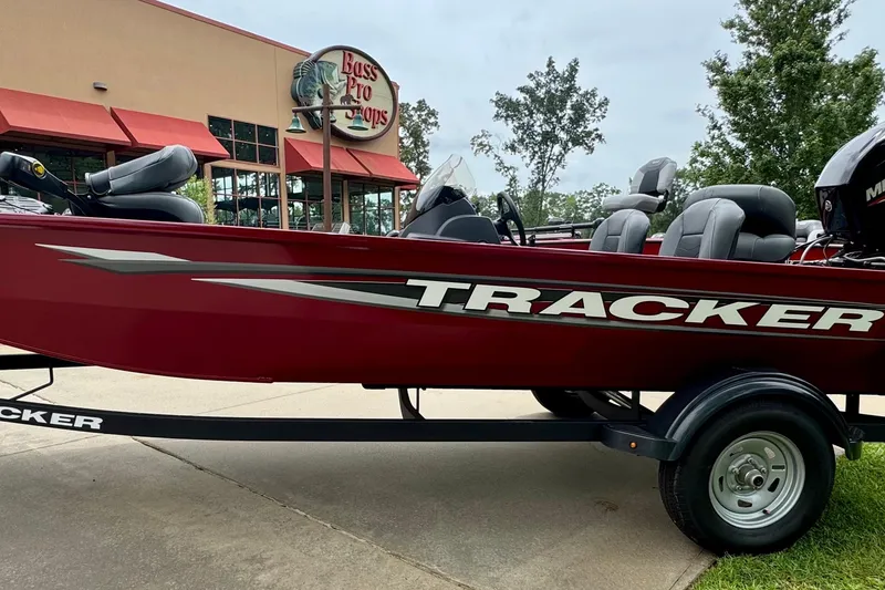 The Image of 2026 Tracker Pro 170 boat parked outside Bass Pro Shops. - 0