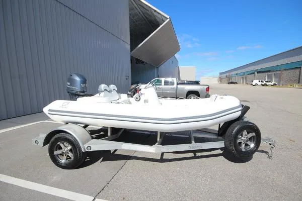 Slide: The Image of Zodiac Yachtline 400 Deluxe NEO 50hp In Stock 2019 - 3