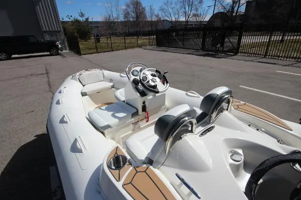 Slide: The Image of Zodiac Yachtline 400 Deluxe NEO 50hp In Stock 2019 - 6