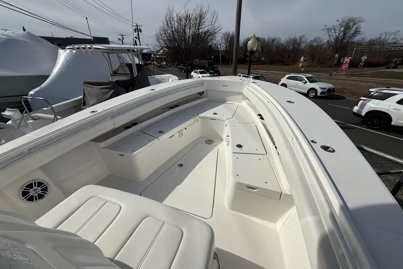 Slide: The Image of 2024 Regulator 28 Forward Seating boat with spacious deck and seating area. - 31