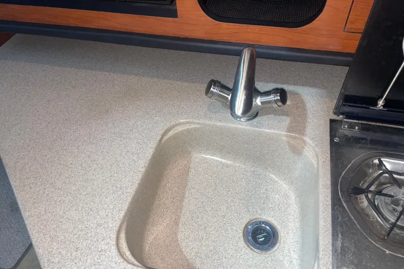 Slide: The Image of Galley sink and stove in 2006 Sea Ray Sundancer 260 boat. - 20