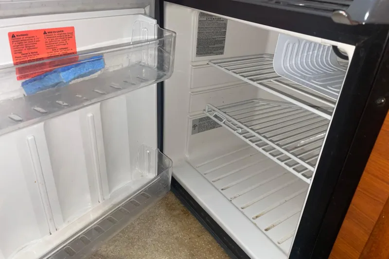 Slide: The Image of Empty refrigerator inside a 2006 Sea Ray Sundancer 260 boat. - 22