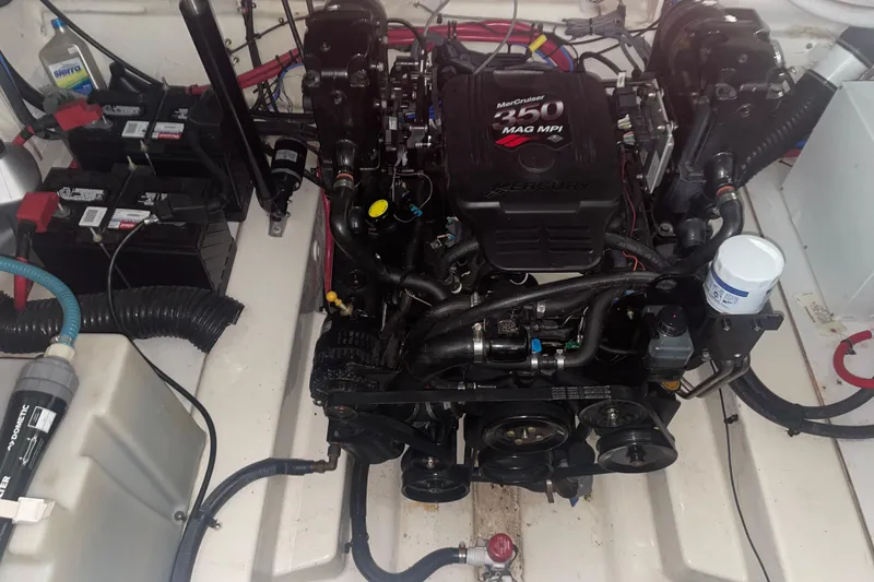 Slide: The Image of Engine compartment of a 2006 Sea Ray Sundancer 260 with MerCruiser 350 MAG MPI. - 28