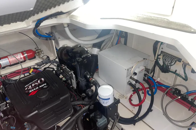 Slide: The Image of Engine compartment of a 2006 Sea Ray Sundancer 260 with MerCruiser 350 MAG MPI engine. - 31