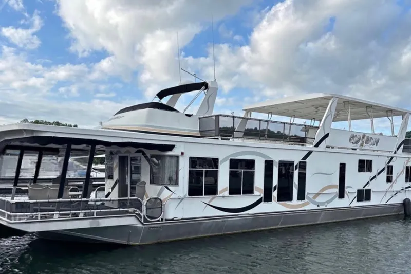 The Image of Sharpe 80 X 18 houseboat, 2001 model, on calm water. - 0