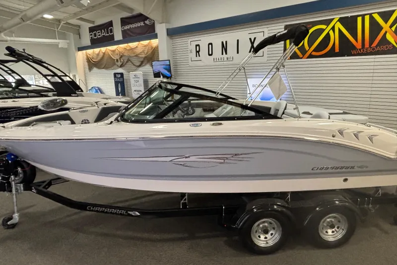 The Image of 2026 Chaparral 21 SSi Ski & Fish boat displayed in showroom. - 0