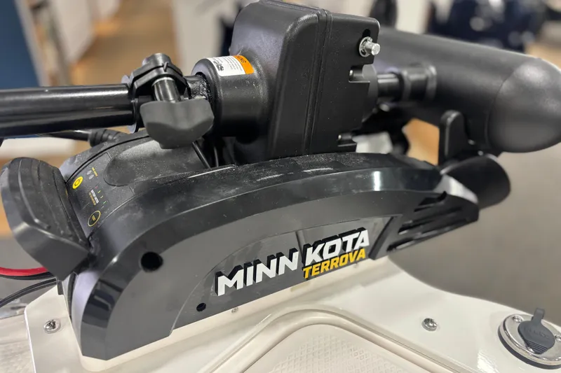 Slide: The Image of Minn Kota Terrova motor on Chaparral 21 SSi Ski & Fish 2026. - 16