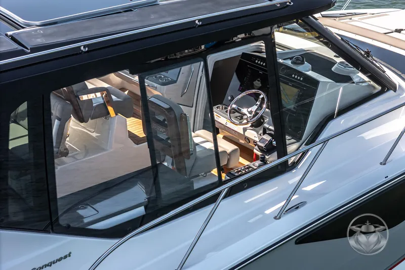 Slide: The Image of Boston Whaler 405 Conquest 2025 - 63