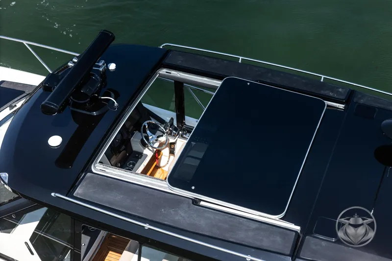 Slide: The Image of Boston Whaler 405 Conquest 2025 - 64