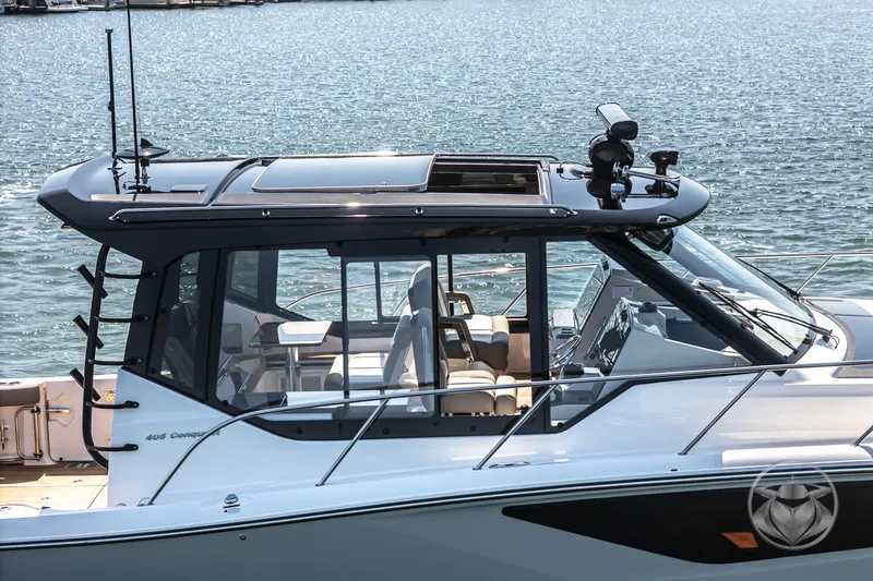 Slide: The Image of Boston Whaler 405 Conquest 2025 - 65