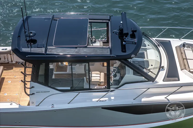 Slide: The Image of Boston Whaler 405 Conquest 2025 - 66