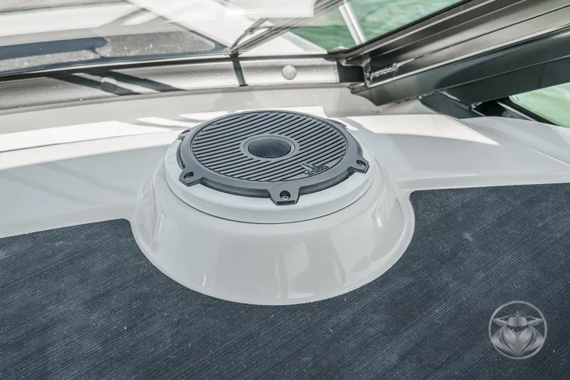 Slide: The Image of Boston Whaler 405 Conquest 2025 - 67