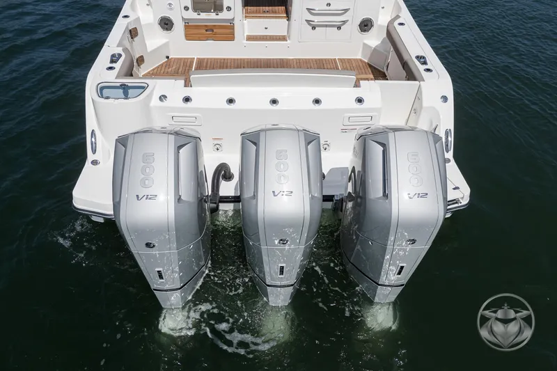 Slide: The Image of Boston Whaler 405 Conquest 2025 - 69