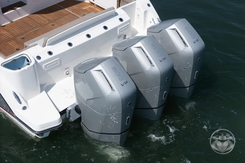 Slide: The Image of Boston Whaler 405 Conquest 2025 - 70