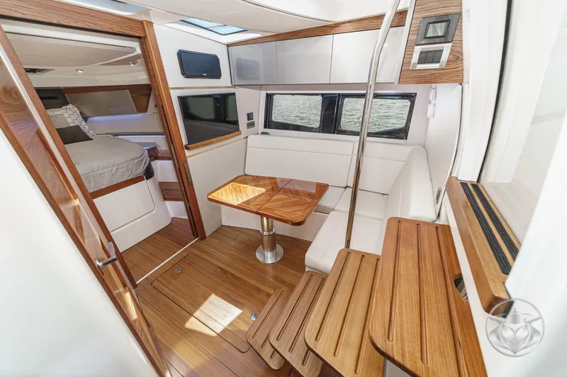 Slide: The Image of Boston Whaler 405 Conquest 2025 - 72