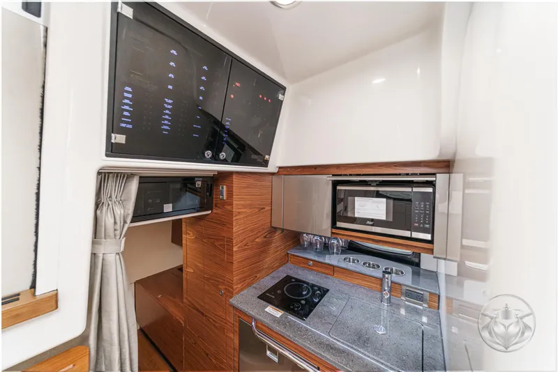 Slide: The Image of Boston Whaler 405 Conquest 2025 - 80