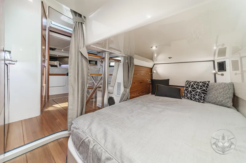 Slide: The Image of Boston Whaler 405 Conquest 2025 - 81