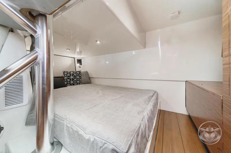 Slide: The Image of Boston Whaler 405 Conquest 2025 - 82