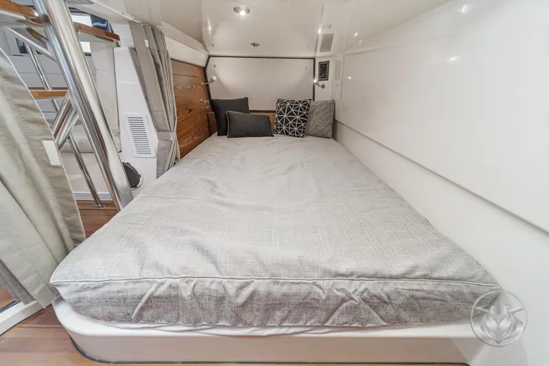 Slide: The Image of Boston Whaler 405 Conquest 2025 - 83