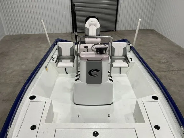 Slide: The Image of Crestliner 2000 BAY BASE 2019 - 13