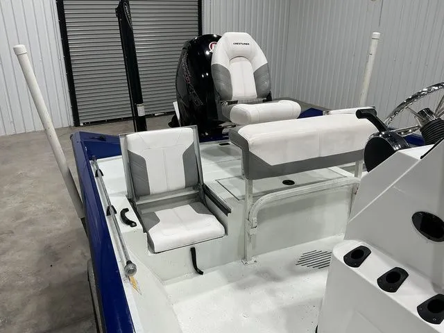 Slide: The Image of Crestliner 2000 BAY BASE 2019 - 16