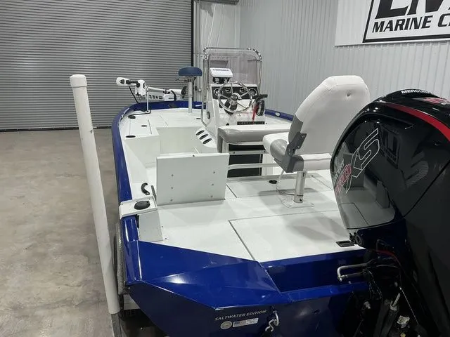 Slide: The Image of Crestliner 2000 BAY BASE 2019 - 18