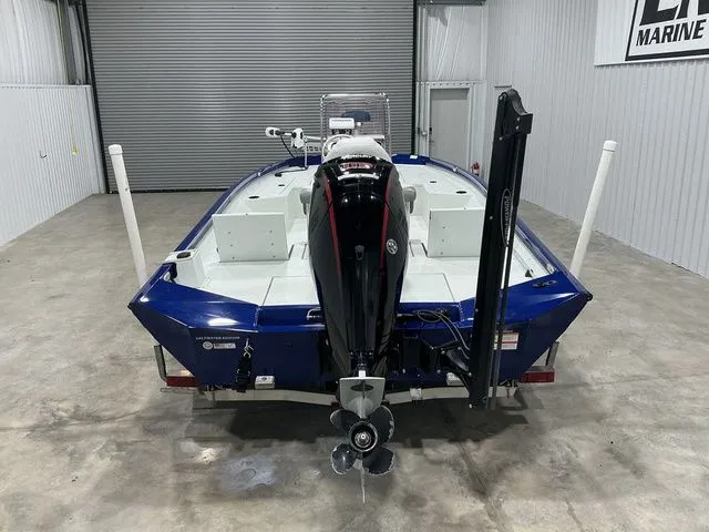 Slide: The Image of Crestliner 2000 BAY BASE 2019 - 7