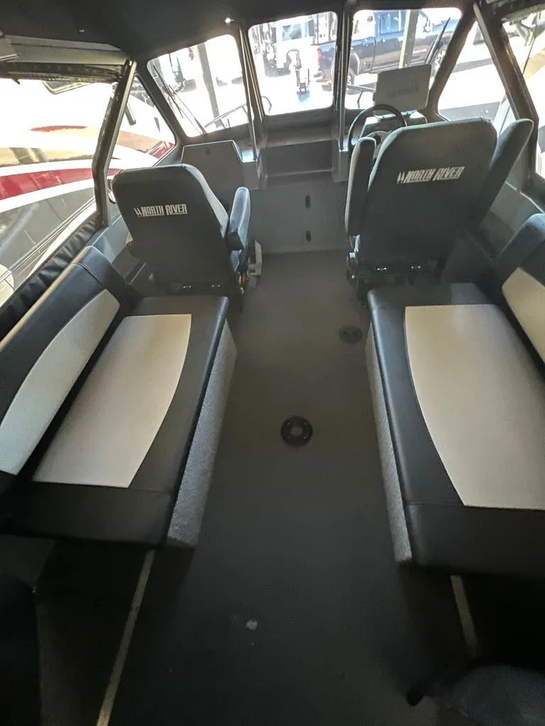 Slide: The Image of North River Commander RB 2024 - 17