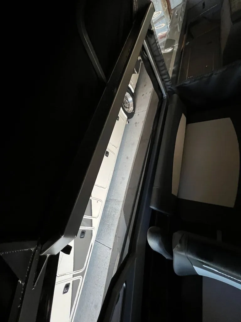 Slide: The Image of North River Commander RB 2024 - 24