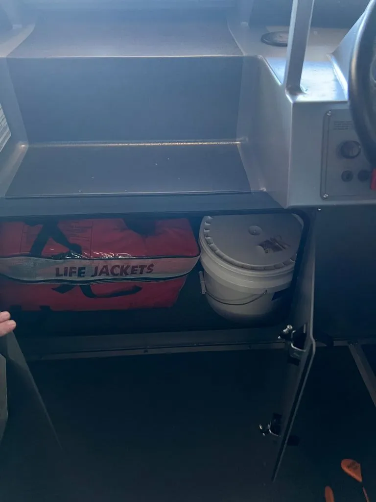 Slide: The Image of North River Commander RB 2024 - 27