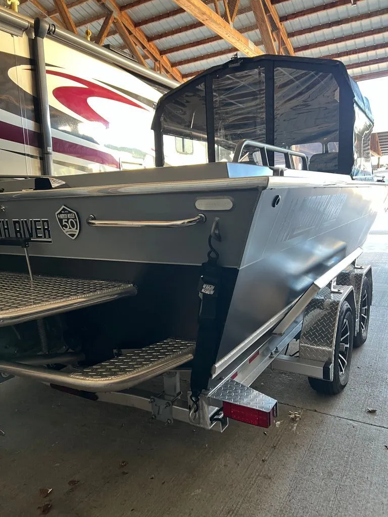 Slide: The Image of North River Commander RB 2024 - 8