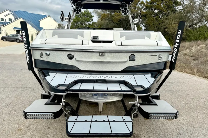 Slide: The Image of 2021 Malibu Wakesetter 25 LSV boat rear view with swim platform and speakers. - 12