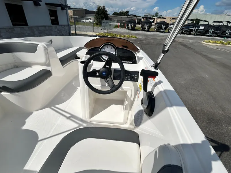 Slide: The Image of Bayliner E16LE 2025 - 10