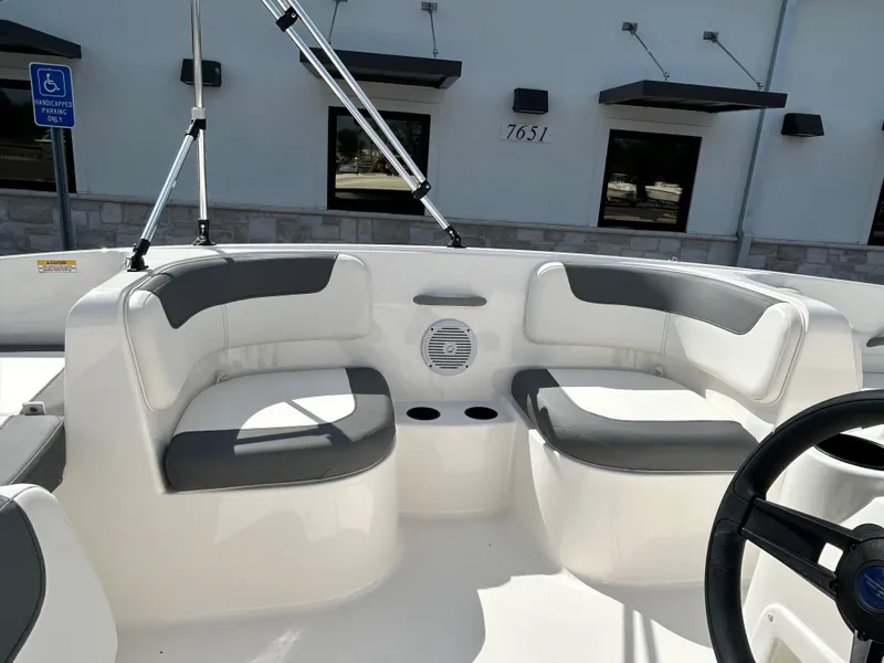 Slide: The Image of Bayliner E16LE 2025 - 11