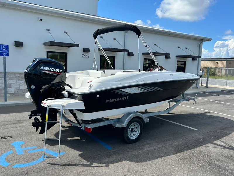 Slide: The Image of Bayliner E16LE 2025 - 3