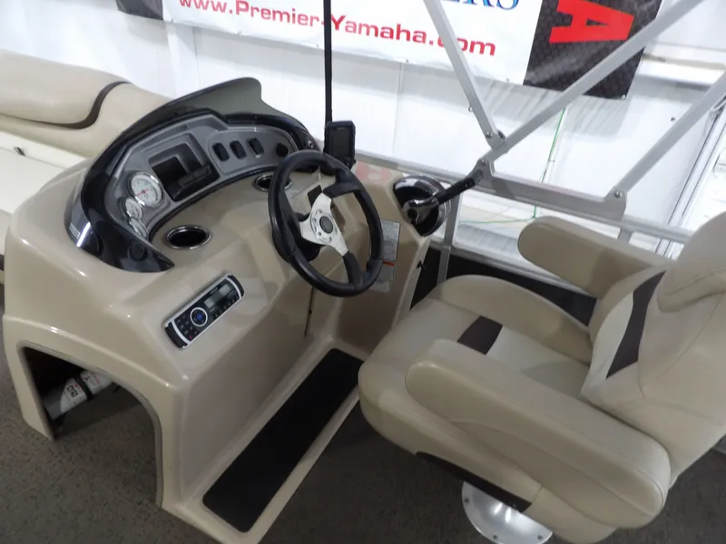 Slide: The Image of Sun Tracker 20 Party Barge 2016 - 15