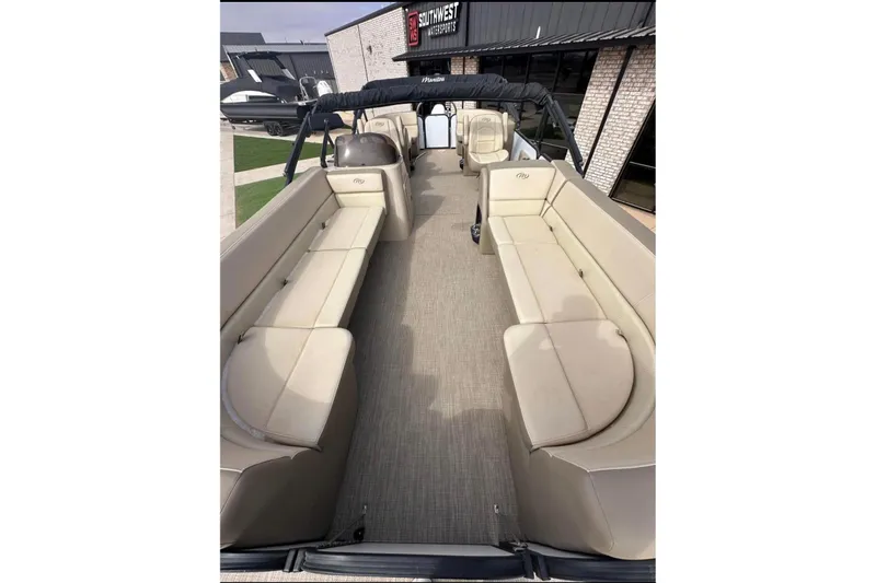 Slide: The Image of 2022 Manitou 25 AURORA LE RF pontoon boat with spacious seating and modern design. - 4