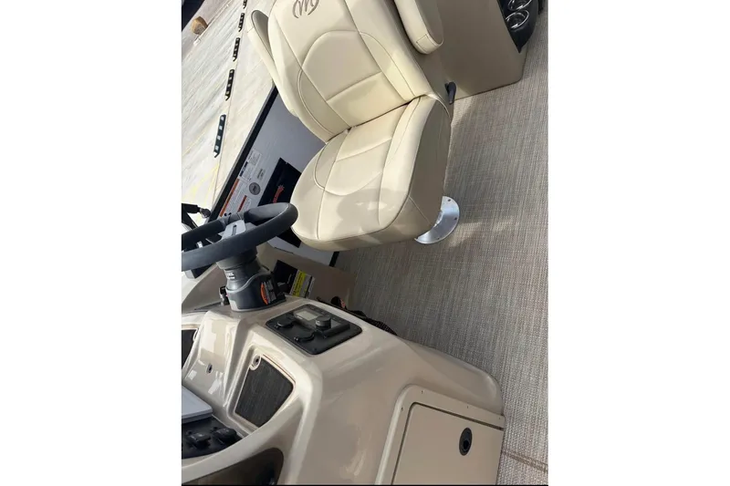 Slide: The Image of Captain's seat and helm of 2022 Manitou 25 AURORA LE RF boat. - 6