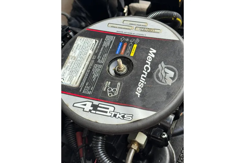 Slide: The Image of MerCruiser 4.3 TKS engine in 2011 Starcraft IO Limited boat. - 14