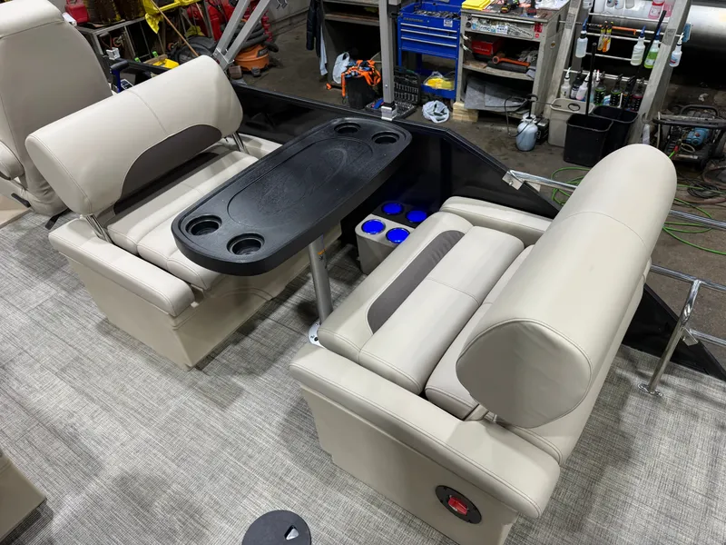 Slide: The Image of Bentley Pontoons Legacy 223 QSB Swingback Tritoon & Honda 4-Stroke EFI 2026 - 17