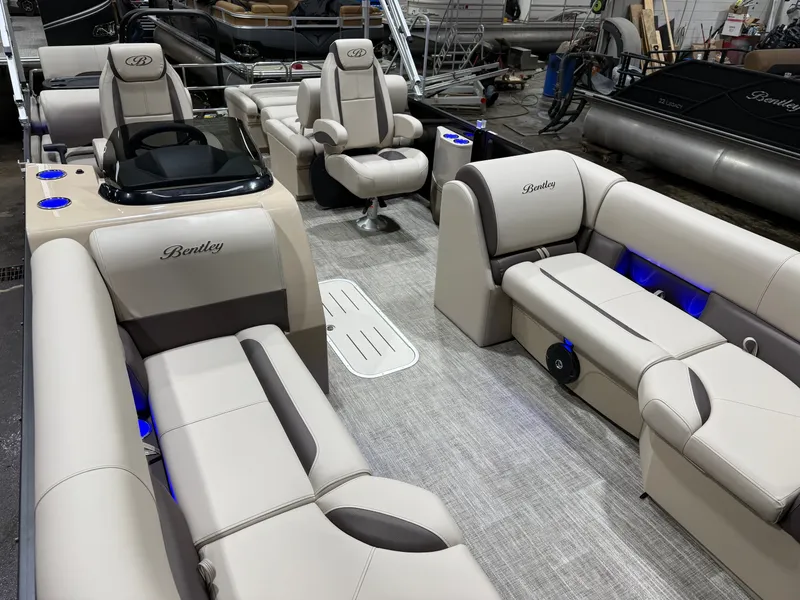 Slide: The Image of Bentley Pontoons Legacy 223 QSB Swingback Tritoon & Honda 4-Stroke EFI 2026 - 33
