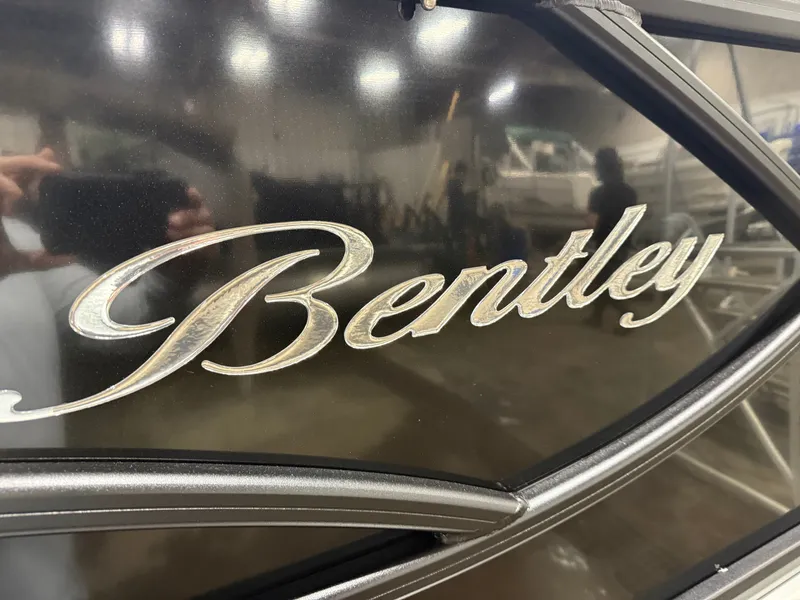 Slide: The Image of Bentley Pontoons Legacy 223 QSB Swingback Tritoon & Honda 4-Stroke EFI 2026 - 38